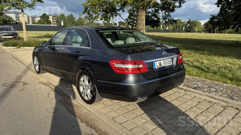 Mercedes-Benz E350 2012 photo 4