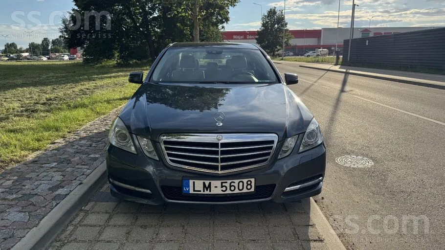 Mercedes-Benz E350 2012 photo 2