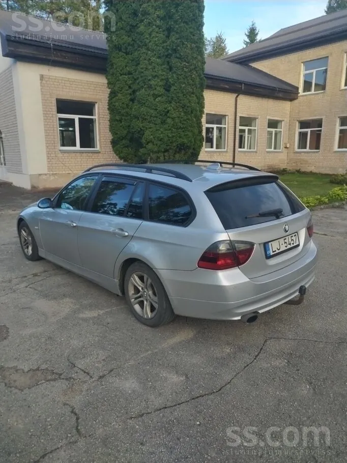 BMW 318 2008 photo 4