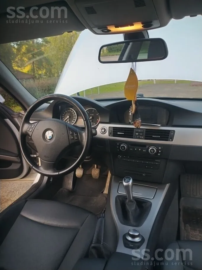 BMW 318 2008 photo 5