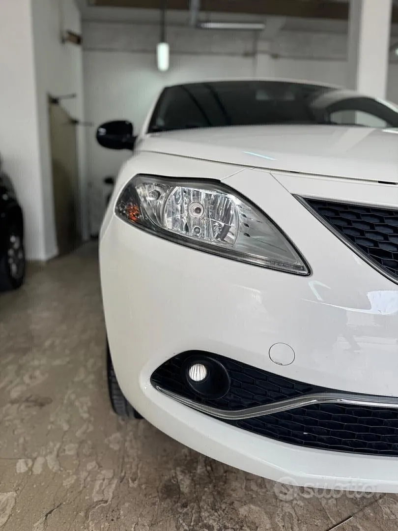 Lancia Ypsilon 2015 photo 4
