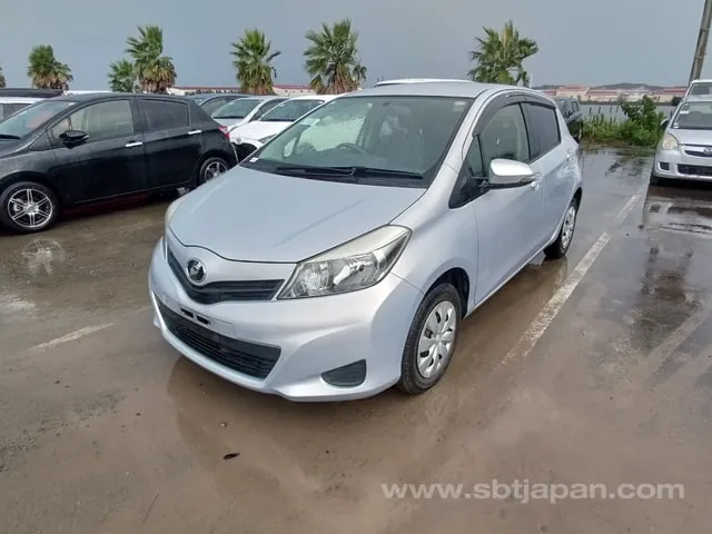 Toyota Vitz 2014 photo 2
