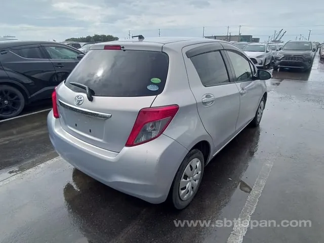 Toyota Vitz 2014 photo 4
