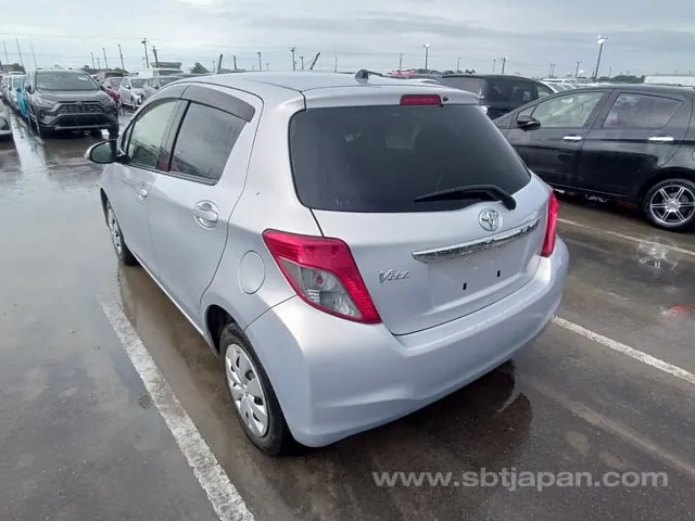 Toyota Vitz 2014 photo 3