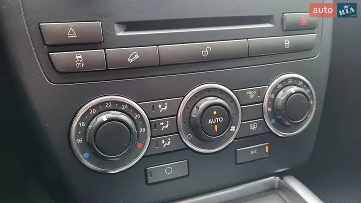 Land Rover Freelander 2012 photo 3
