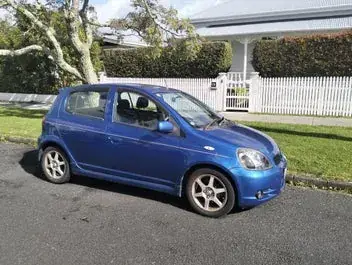 Toyota Vitz 2000 photo 2