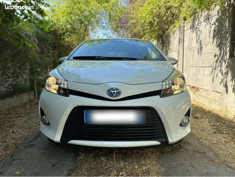 Toyota Yaris 2013 photo 2
