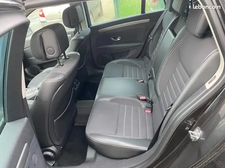 Renault Laguna 2011 photo 4