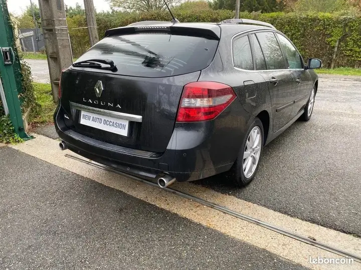 Renault Laguna 2011 photo 2