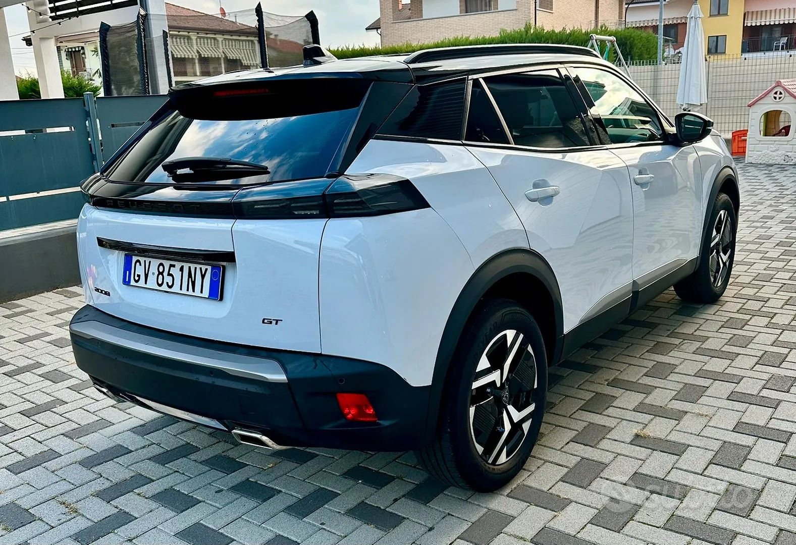 Peugeot 2008 2024 photo 3