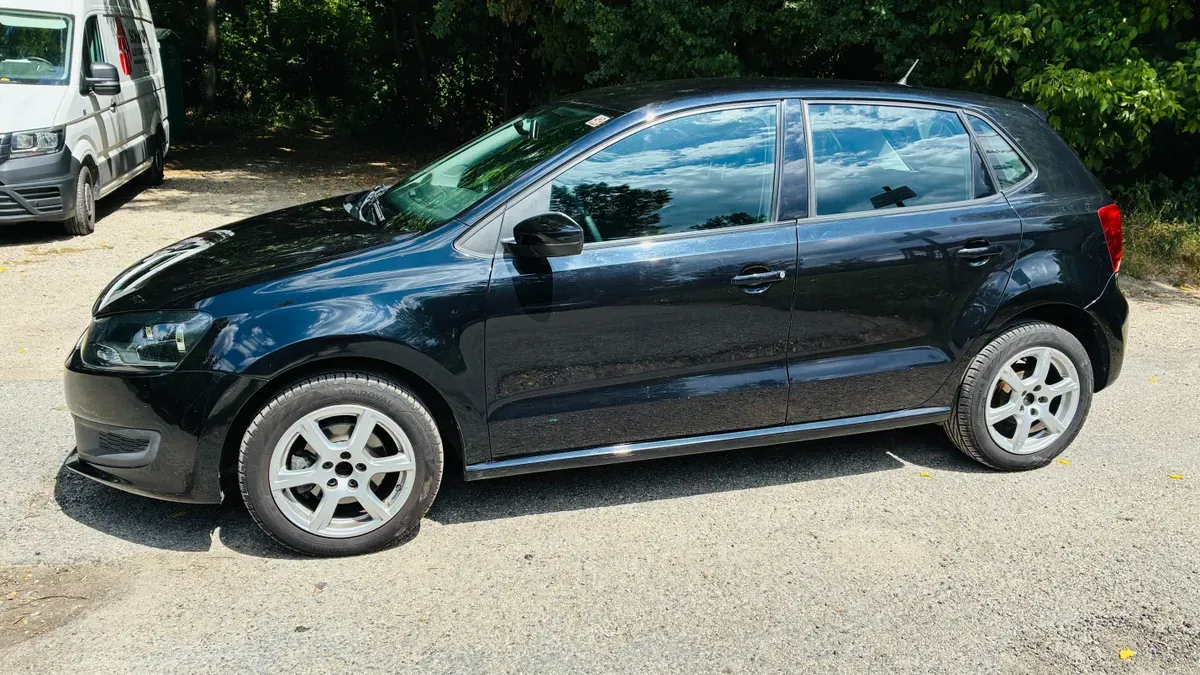 Volkswagen Polo 2010 photo 2