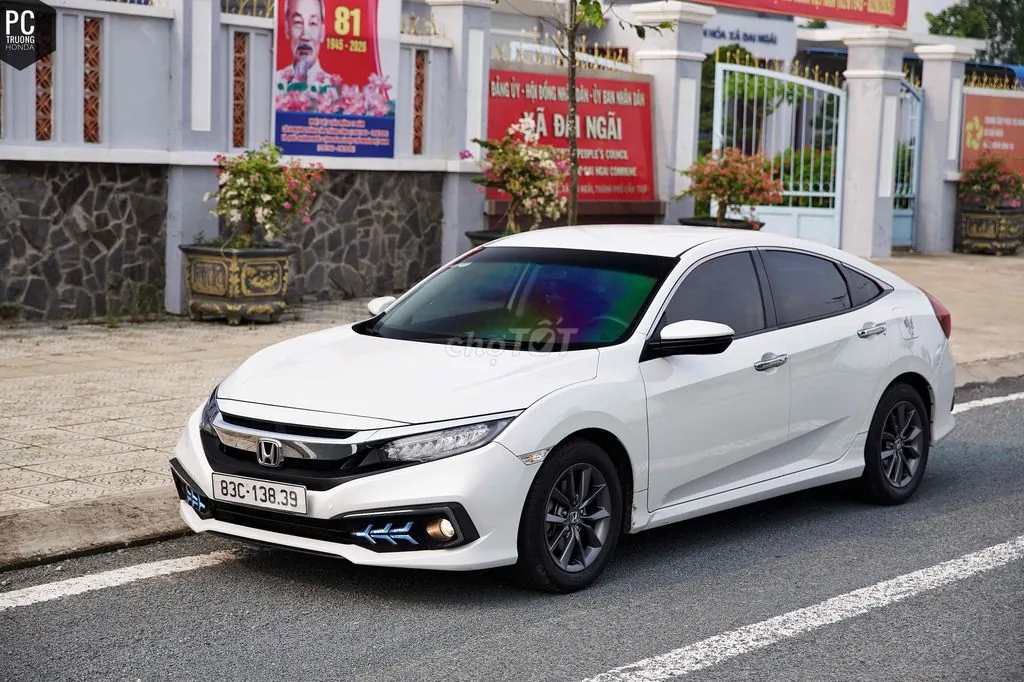Honda Civic 2020 photo 2