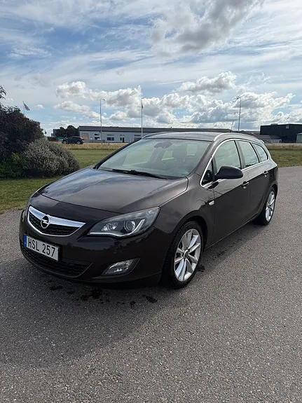 Opel Astra 2012 photo 2