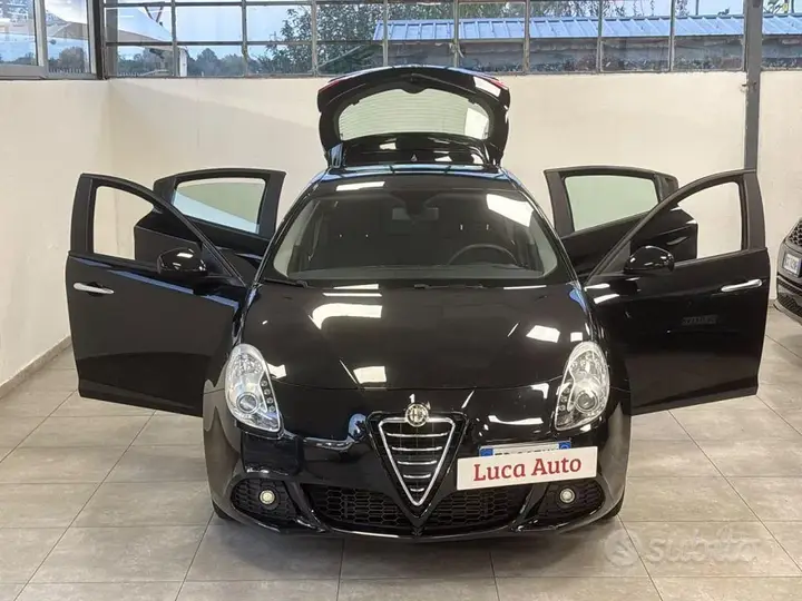 Alfa Romeo Giulietta 2013 photo 2