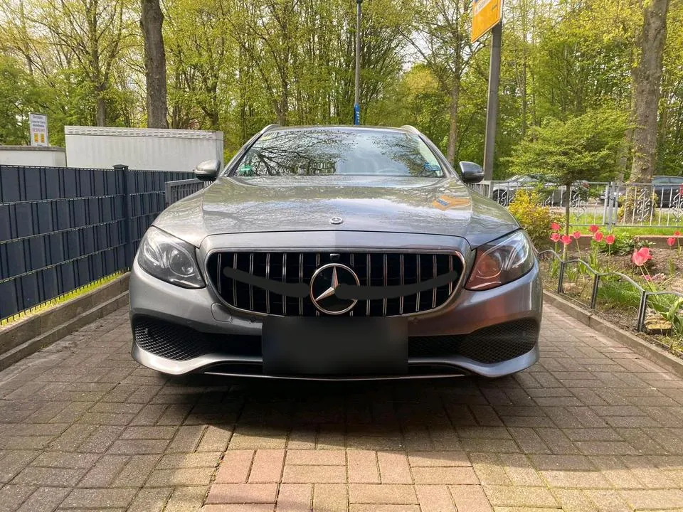 Mercedes-Benz E220D
