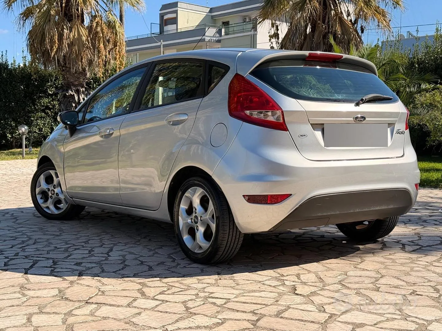 Ford Fiesta 2011 photo 2