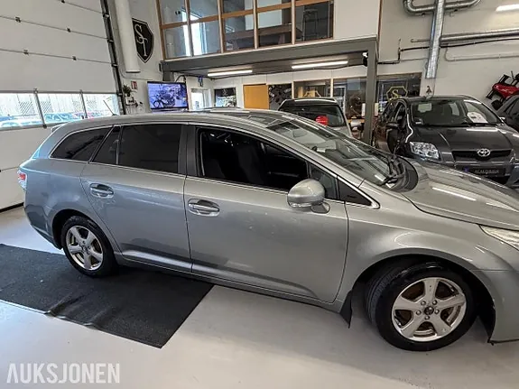 Toyota Avensis 2012 photo 4