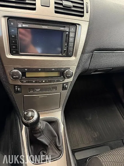 Toyota Avensis 2012 photo 5