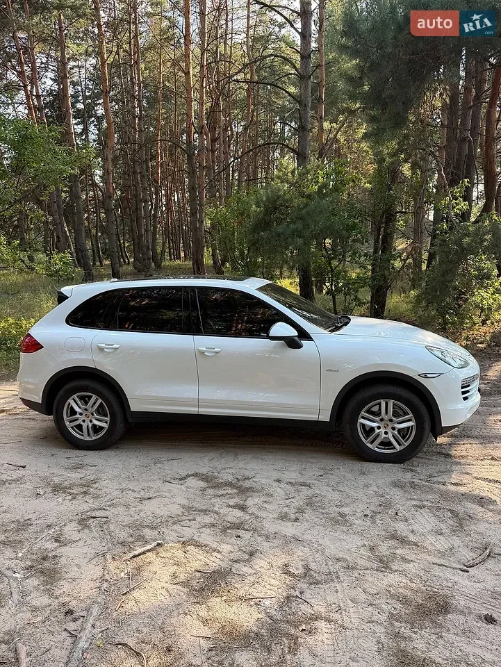 Porsche Cayenne 2013 photo 2