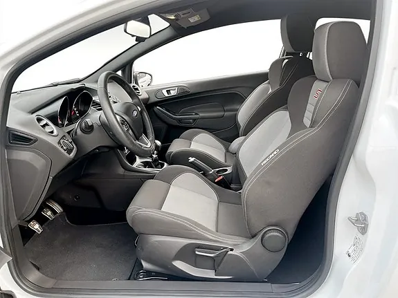 Ford Fiesta 2014 photo 4