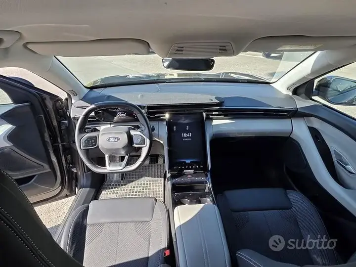 Ford Explorer 2026 photo 5