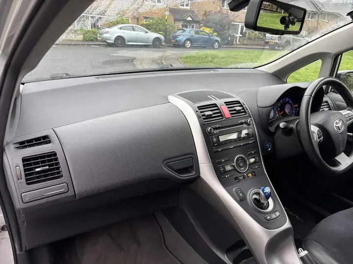 Toyota Auris 2011 photo 5