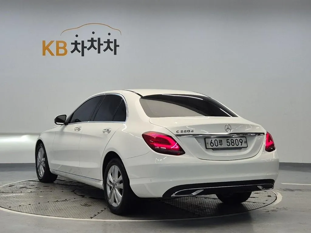 Mercedes-Benz C-Class 2019 photo 2