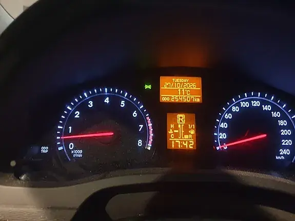 Toyota Avensis 2013 photo 4