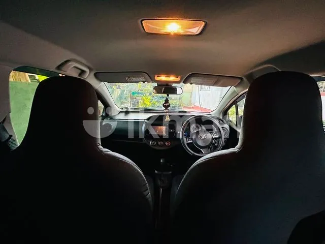Toyota Vitz 2017 photo 2
