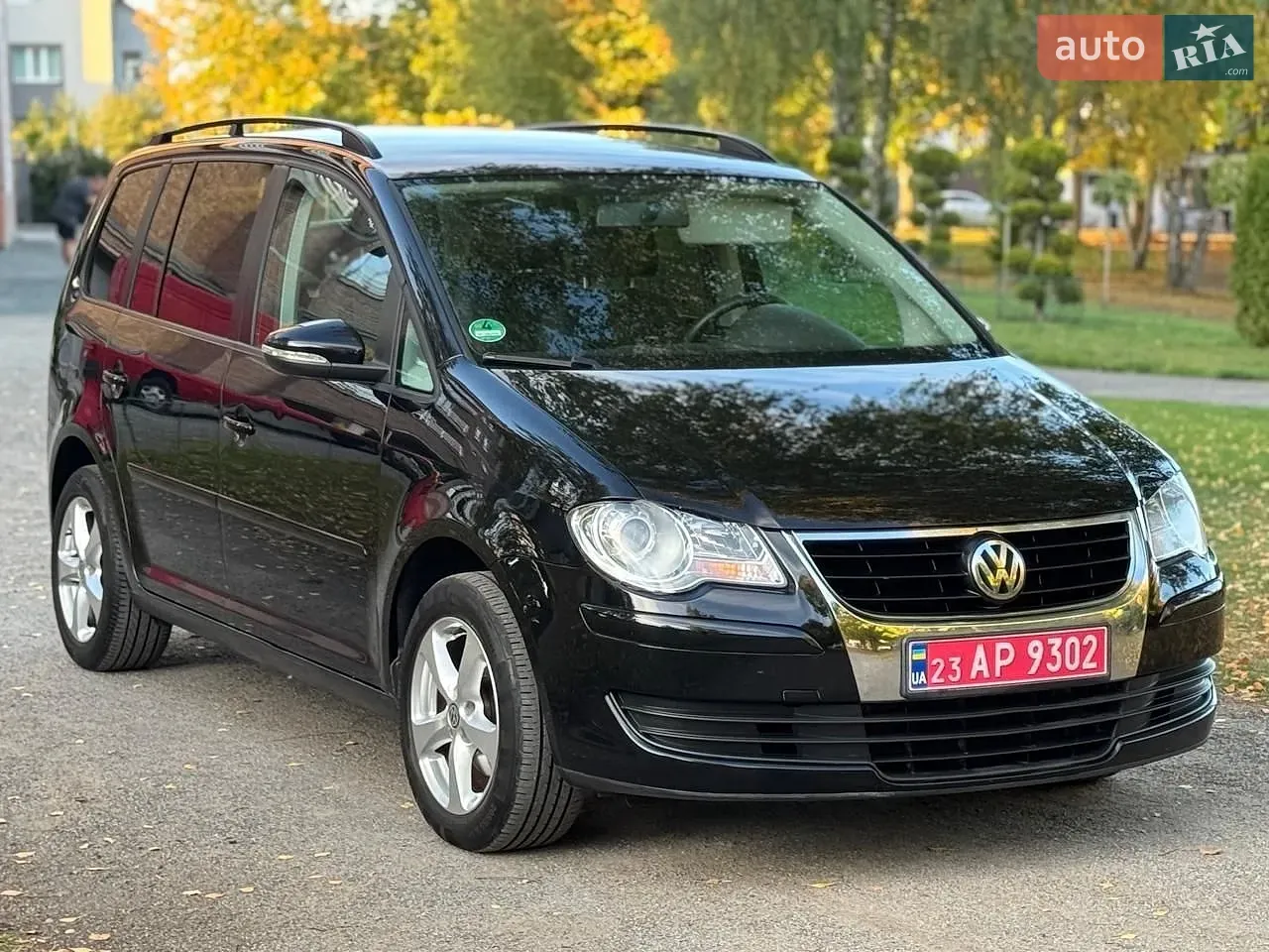 Volkswagen Touran 2010 photo 2