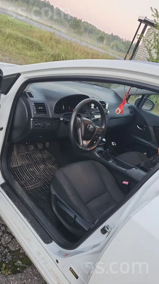 Toyota Avensis 2010 photo 5