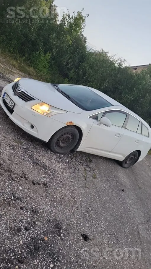 Toyota Avensis 2010 photo 2