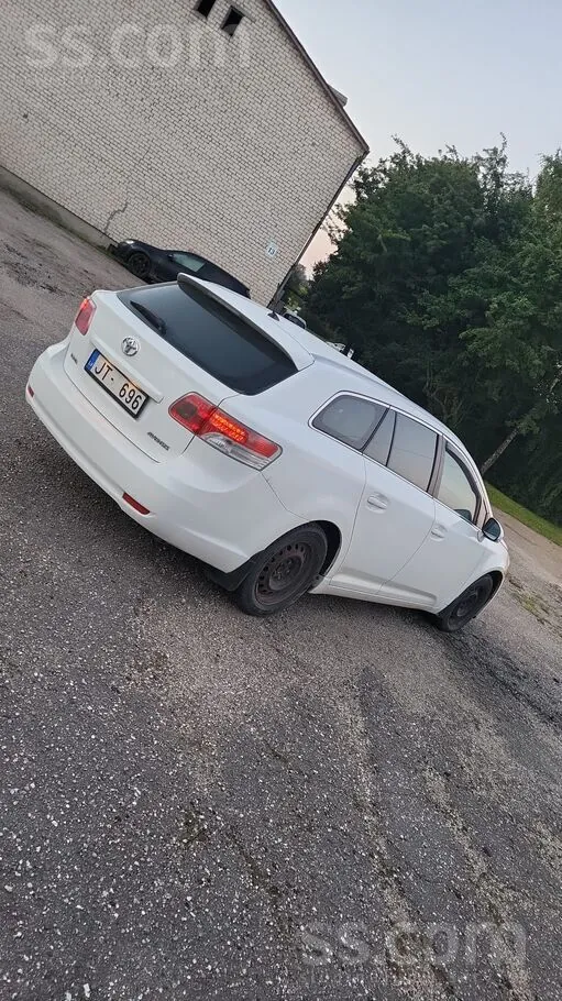 Toyota Avensis 2010 photo 4