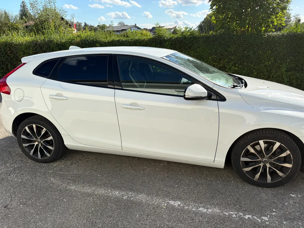 Volvo V40 2019 photo 2