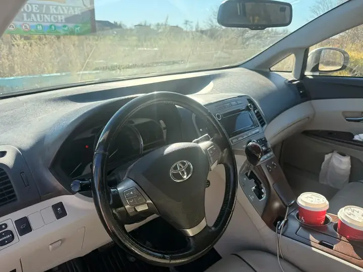 Toyota Venza 2010 photo 2