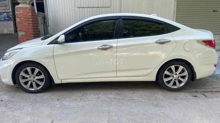 Hyundai Accent 2013 photo 2