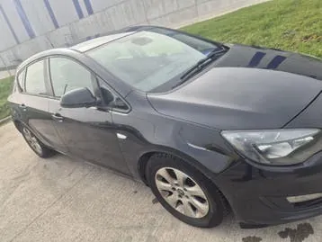Opel Astra 2014 photo 2
