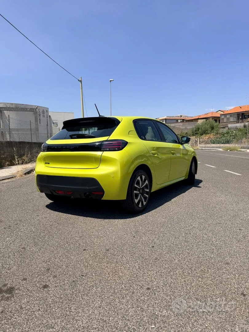 Peugeot 208 2024 photo 3