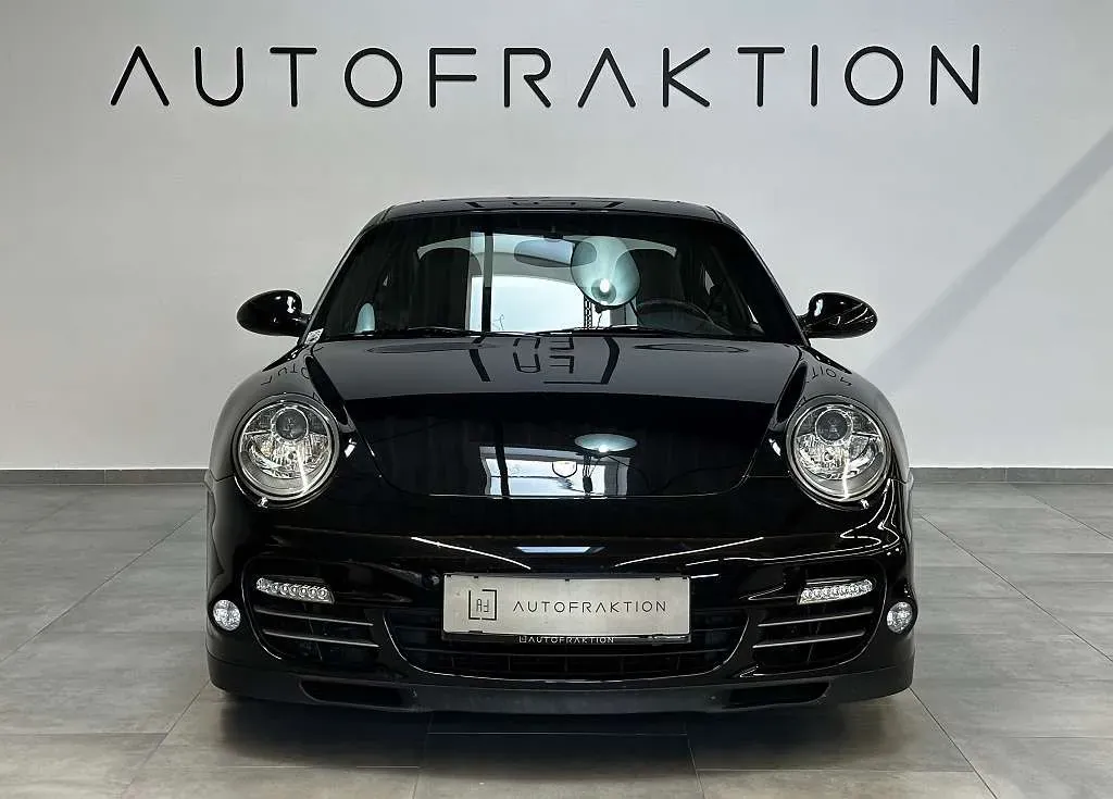 Porsche 911 2010 photo 2