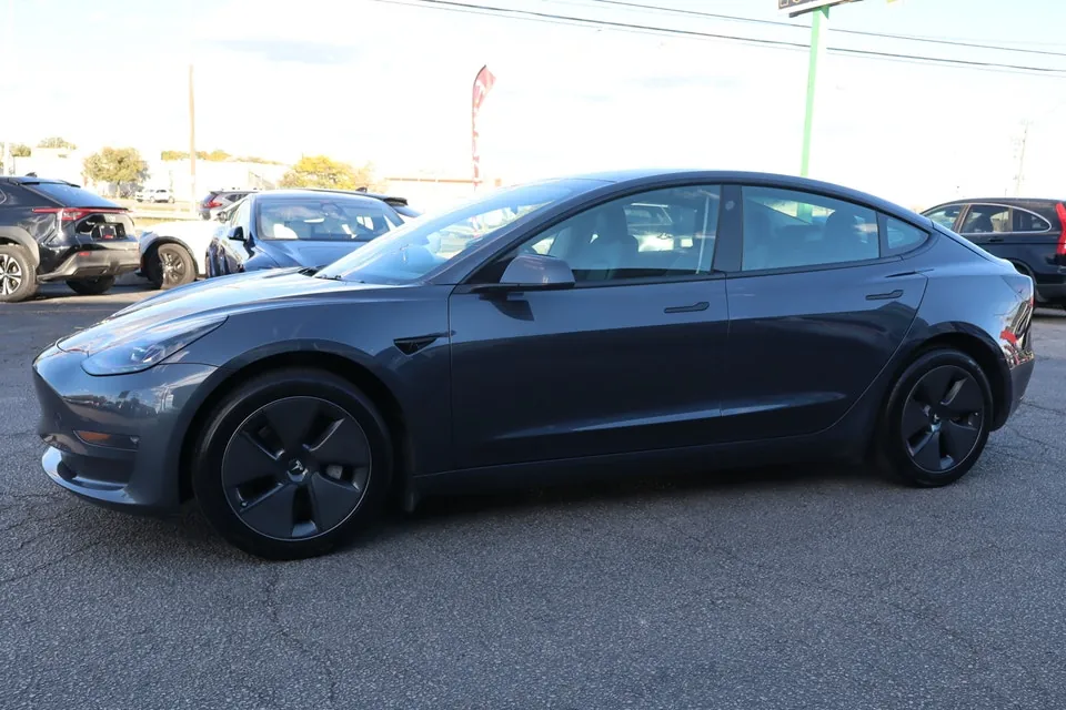 Tesla Model 3 2023 photo 3
