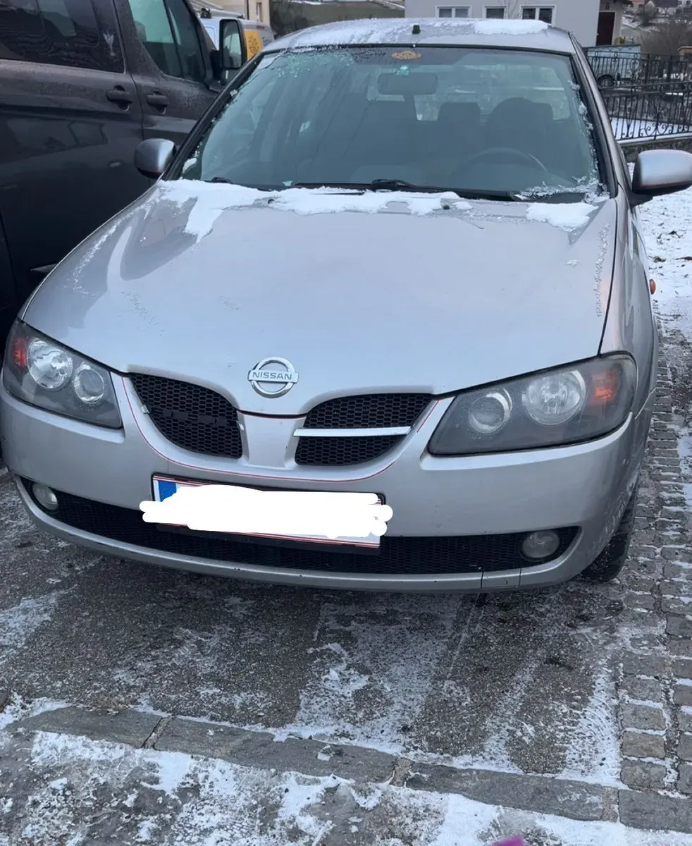 Nissan Almera 2004 photo 2