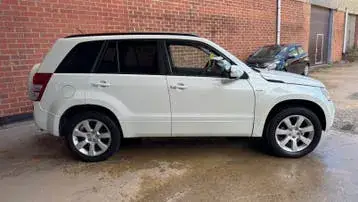 Suzuki Grand Vitara 2010 photo 2