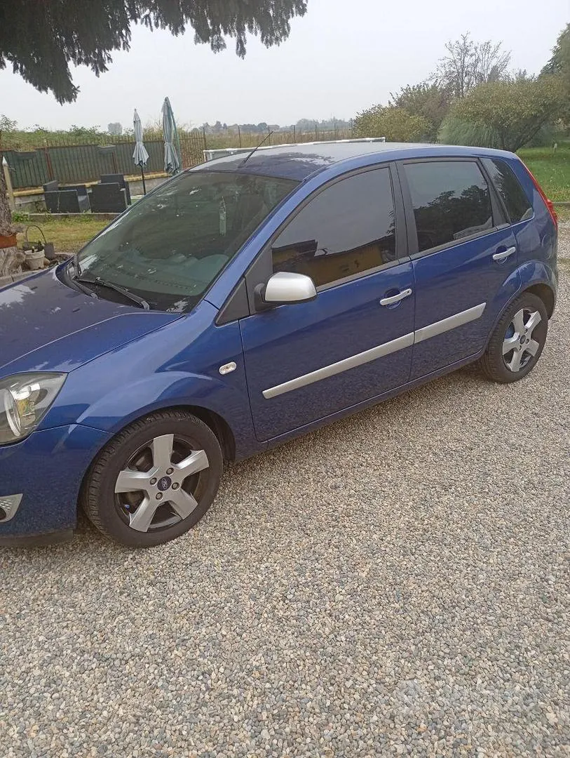 Ford Fiesta 2007 photo 2