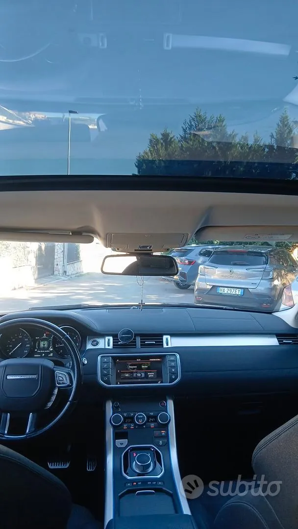 Land Rover Range Rover Evoque 2019 photo 3