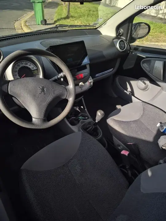 Peugeot 107 2008 photo 2