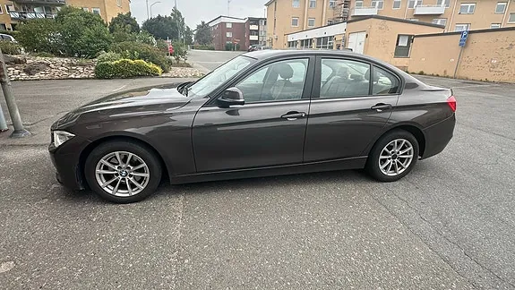 BMW 320D 2012 photo 3