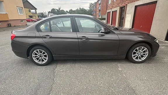 BMW 320D 2012 photo 2