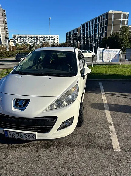 Peugeot 207 2009 photo 2