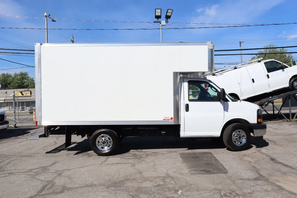 GMC Savana 2026 photo 5