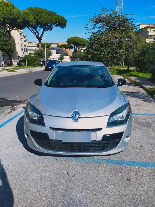 Renault Megane 2011 photo 2